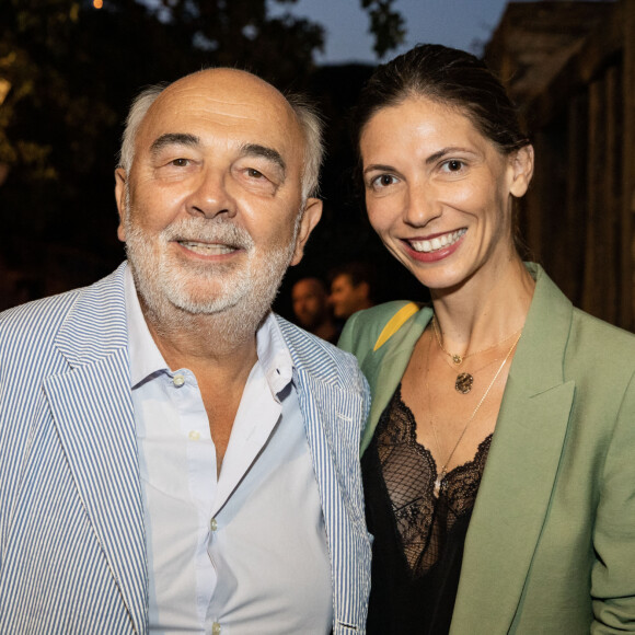 Gérard Jugnot et son épouse Patricia Campi lors de la représentation de la pièce "La Machine de Turing" lors du Festival de Ramatuelle, France. © Cyril Bruneau/Festival de Ramatuelle/Bestimage.