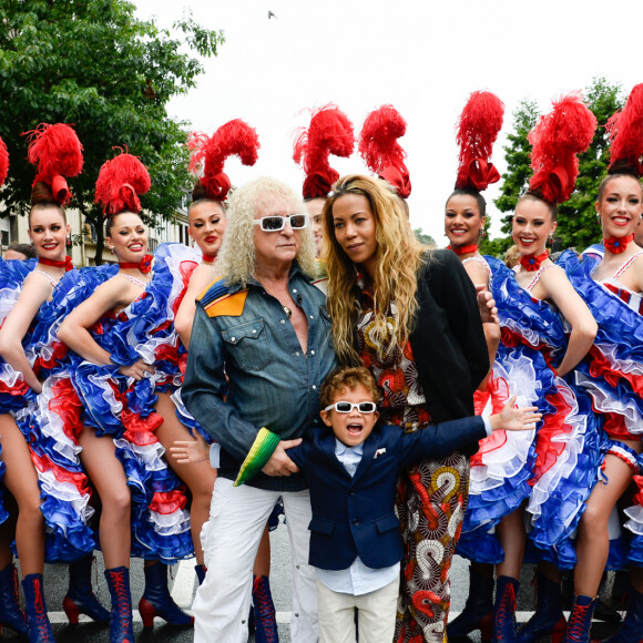 Michel Polnareff, sa compagne Danyellah et leur fils Louka - Le chanteur français Michel Polnareff fête son 72ème anniversaire en présence des danseuses du Moulin-Rouge et donne le départ de la deuxième étape de la 103ème édition de la course cycliste du tour de France le 3 Juillet 2016, entre Saint-Lo et Cherbourg-en-Cotentin, en Normandie. © Coadic Guirec / Bestimage