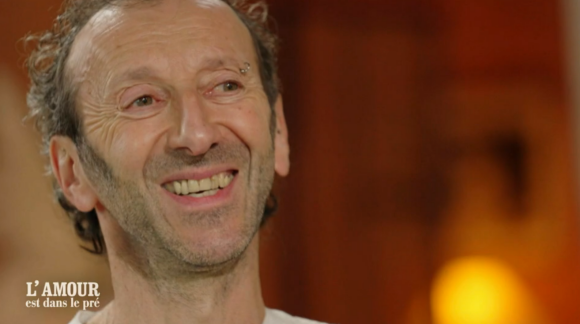 Alain lors du tournage de son portrait de "L'amour est dans le pré 2022", diffusé le 14 février, sur M6
