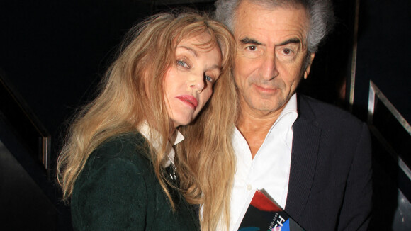 Arielle Dombasle folle d'amour dans les bras de Bernard-Henri Lévy, Yann Moix s'affiche avec sa jeune compagne