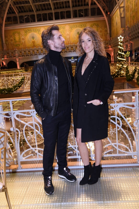 Exclusif - Elodie Fontan et son compagnon Philippe Lacheau - Dîner de charité Breitling à la Samaritaine pour l'association "Premiers de Cordée" à Paris le 14 novembre 2022. L'associationPremiers de Cordée propose des animations sportives auprès des enfants hospitalisés. ADN de l'association depuis sa création, ce programme comprend de nombreuses actions pour initier un maximum d'enfants malades et/ou en situation de handicap à la pratique sportive. © Rachid Bellak/Bestimage 