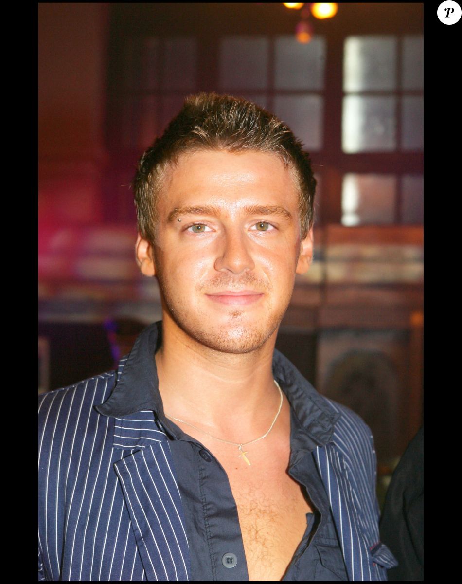 JONATAN CERRADA (NOUVELLE STAR) - 1000EME REPRESENTATION DE LA COMEDIE MUSICALE "DANSE SING" AU THEATRE TRIANON A PARIS