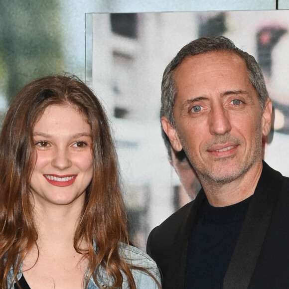 Olivia Jubin et Gad Elmaleh à la première du film "Reste Un Peu" au cinéma UGC Ciné Cité Les Halles à Paris, le 15 novembre 2022. © Guirec Coadic/Bestimage 
