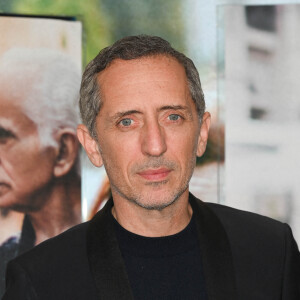 Gad Elmaleh à la première du film "Reste Un Peu" au cinéma UGC Ciné Cité Les Halles à Paris, le 15 novembre 2022. © Guirec Coadic/Bestimage 