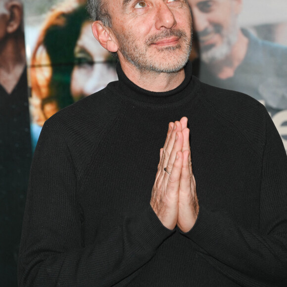 Elie Semoun à la première du film "Reste Un Peu" au cinéma UGC Ciné Cité Les Halles à Paris, le 15 novembre 2022. © Guirec Coadic/Bestimage 