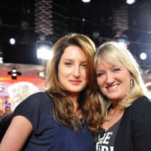 Charlotte de Turckheim et Julia Piaton lors de l'enregistrement de l'émission Vivement dimanche en 2012