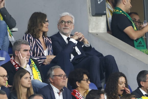 Pascal Praud et sa compagne Catherine - People lors de la finale de la Coupe de France de football entre le FC Nantes et l'OGC Nice (1-0) au stade de France, Saint-Denis le 7 mai 2022 © Cyril Moreau 