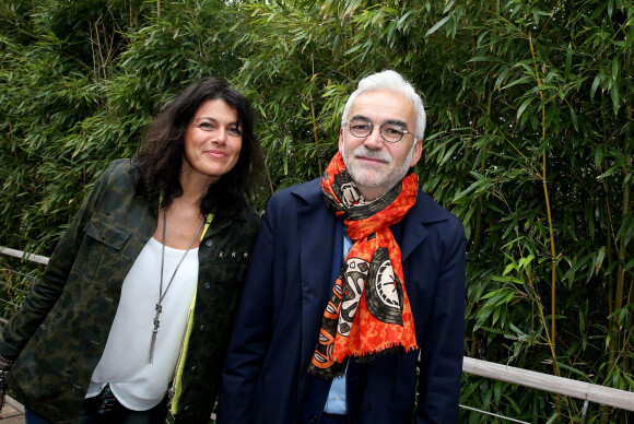 Pascal Praud et sa femme au village des internationaux de France de tennis à Roland Garros à Paris 4 juin 2016. © Dominique Jacovides / Bestimage 