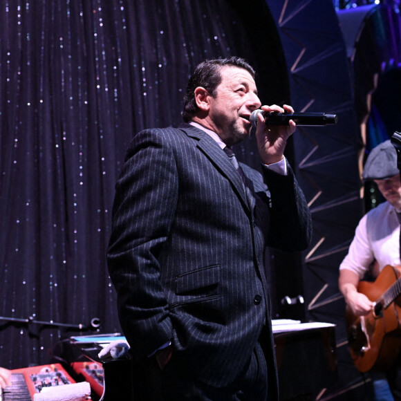 Exclusif - Patrick Bruel - Soirée du 100ème anniversaire du restaurant "Le Boeuf sur le Toit" à Paris le 15 novembre 2022. Lieu mythique du jazz à la vaste salle Art déco élégante, pour une cuisine française revisitée et de saison. © Rachid Bellak/Bestimage 