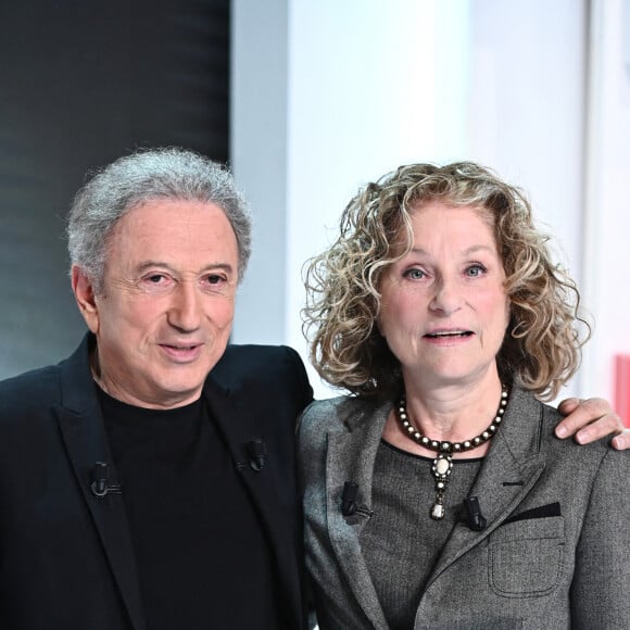 Exclusif - Michel Drucker et Florence Moncorgé-Gabin - Enregistrement de l'émission "Vivement Dimanche, hommage à Jean Gabin" au Studio Gabriel à Paris, présentée par M.Drucker et diffusée le 20 novembre sur France 3. Le 11 novembre 2022 © Guillaume Gaffiot / Bestimage