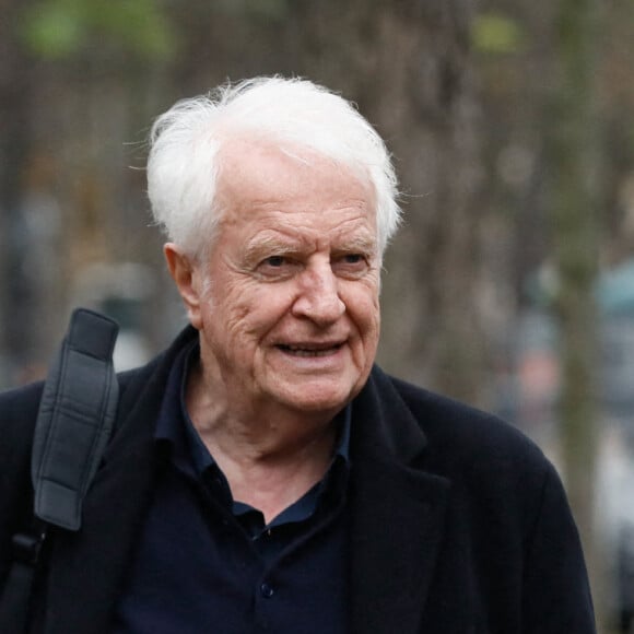 André Dussollier - Arrivées à l'enregistrement de l'émission "Vivement Dimanche" qui sera diffusée le 20 novembre 2022 sur France 3 au studio Gabriel à Paris, France, le 15 novembre 2022. © Christophe Clovis / Bestimage