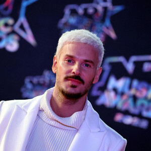 M Pokora au photocall de la 24ème édition des "NRJ Music Awards (NMA)" au Palais des Festivals à Cannes le 18 novembre 2022. © Dominique Jacovides / Bestimage