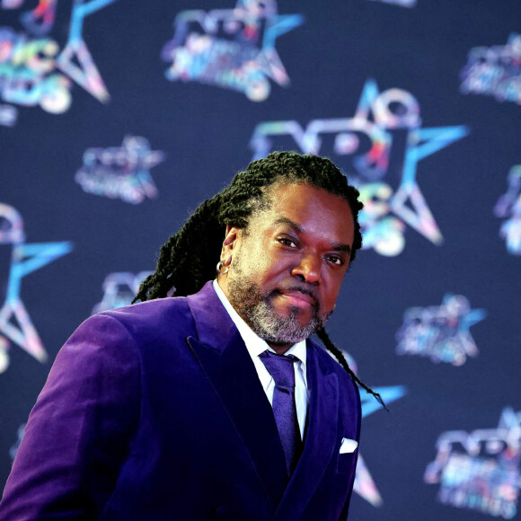 Anthony Kavanagh au photocall de la 24ème édition des "NRJ Music Awards (NMA)" au Palais des Festivals à Cannes le 18 novembre 2022. © Dominique Jacovides / Bestimage