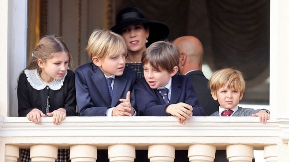 Charlotte Casiraghi : Son fils Raphaël Elmaleh dissipé au balcon du palais avec son cousin, il sait de qui tenir !