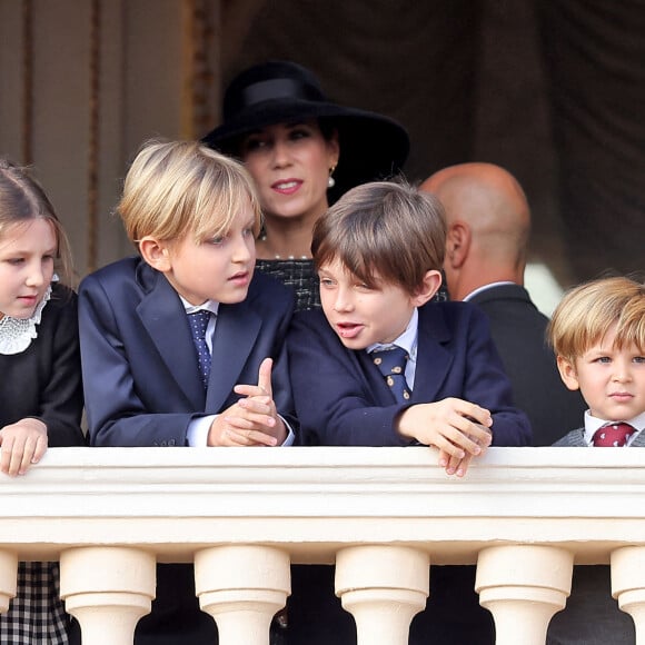 India Casiraghi, Sacha Casiraghi, Raphael Elmaleh, et Maximilian Casiraghi - La famille princière au balcon du palais lors de la Fête Nationale de la principauté de Monaco le 19 novembre 2022. © Dominique Jacovides / Bruno Bebert / Bestimage