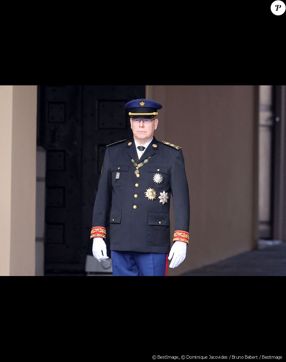 Le prince Albert II de Monaco - La famille princière au balcon du palais lors de la Fête Nationale de la principauté de Monaco le 19 novembre 2022. © Dominique Jacovides / Bruno Bebert / Bestimage