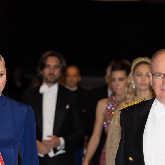 Le prince Albert II de Monaco, La princesse Charlène de Monaco - Arrivées à la soirée de gala de la Fête Nationale Monégasque au Grimaldi Forum le 19 novembre 2022. © Olivier Huitel / Pool Monaco / Bestimage