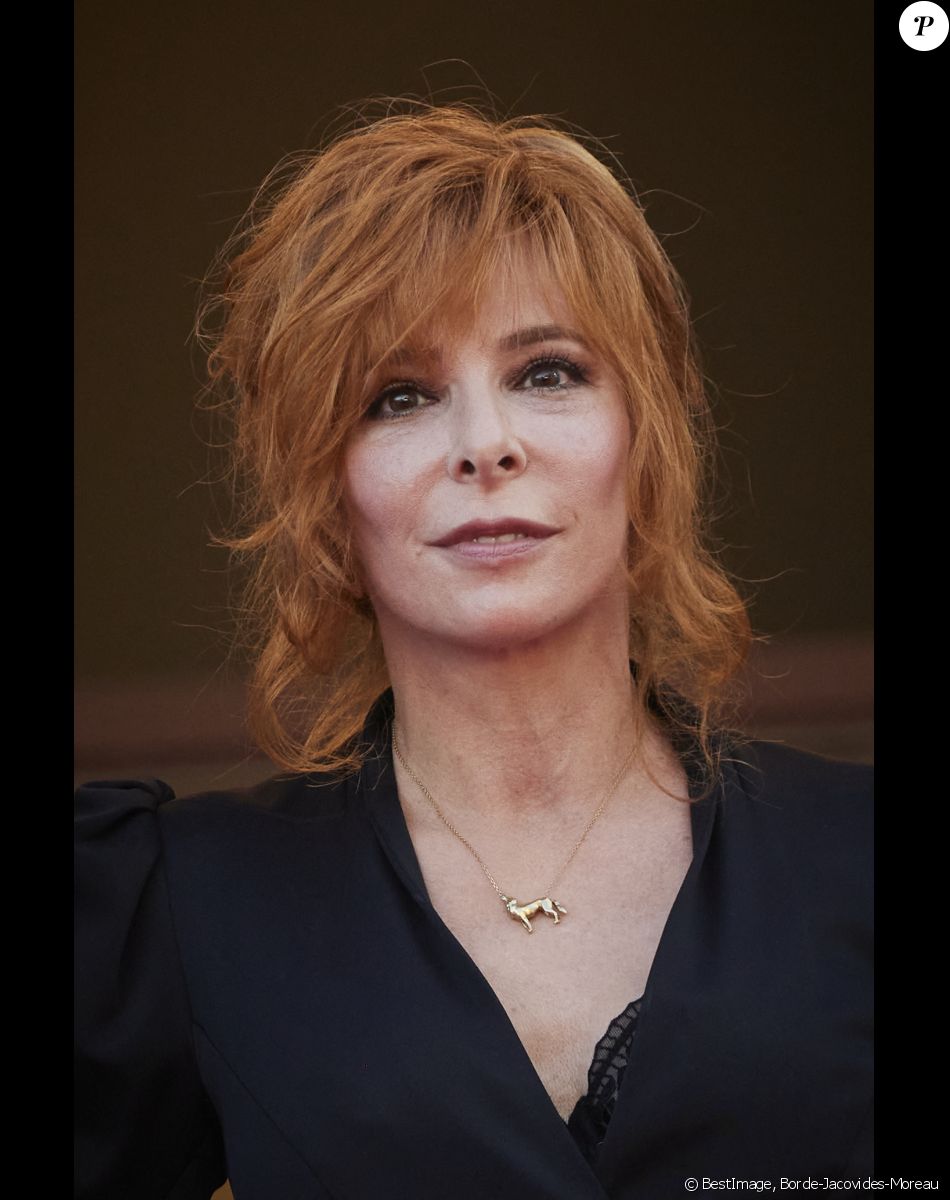Mylène Farmer - Montée des marches du film " OSS 117 : Alerte rouge en Afrique Noire " lors du 74ème Festival International du Film de Cannes. Le 17 juillet 2021 © Borde-Jacovides-Moreau / Bestimage.