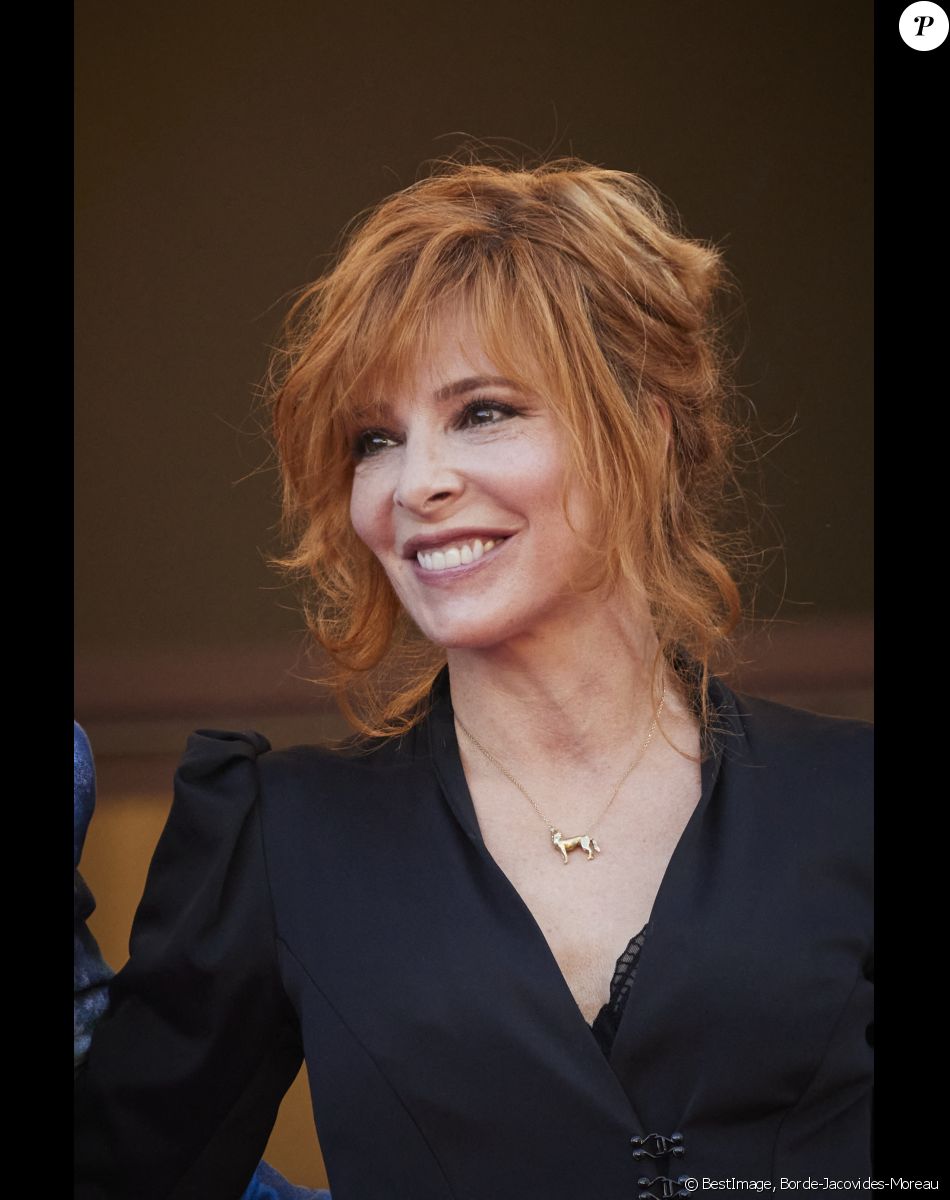 Mylène Farmer - Montée des marches du film " OSS 117 : Alerte rouge en Afrique Noire " lors du 74ème Festival International du Film de Cannes. Le 17 juillet 2021 © Borde-Jacovides-Moreau / Bestimage.