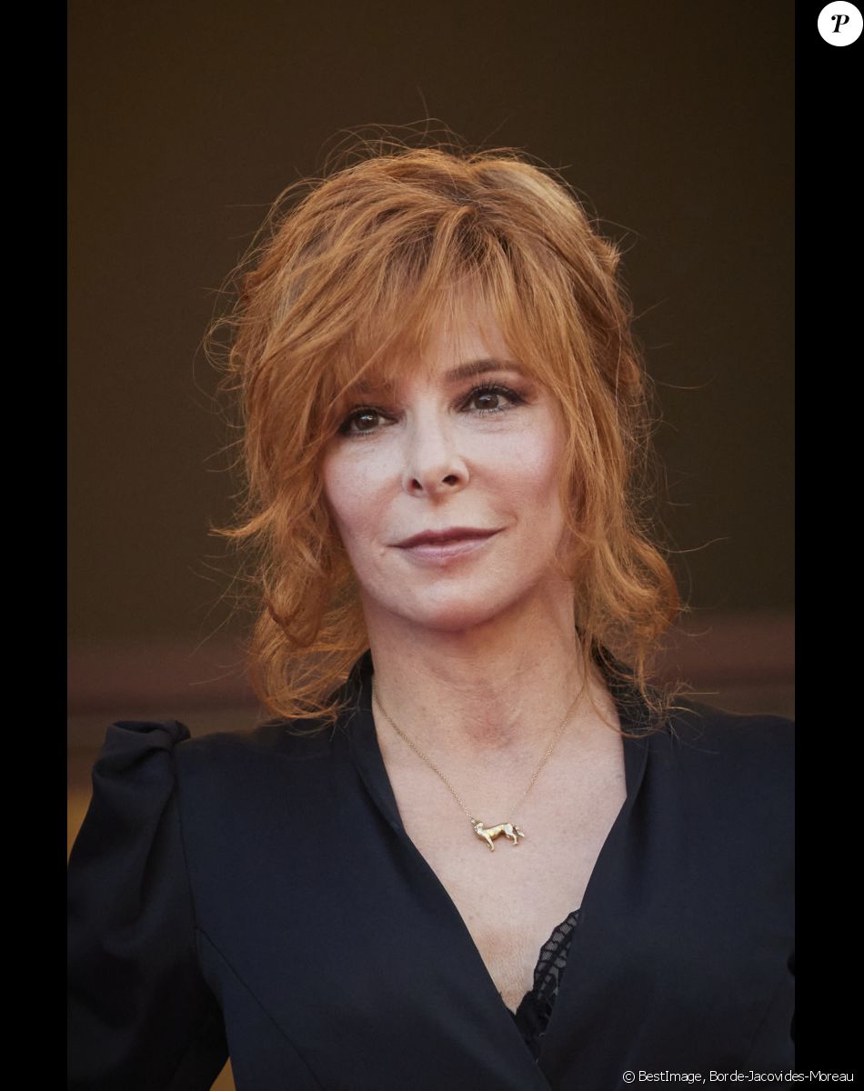 Mylène Farmer - Montée des marches du film " OSS 117 : Alerte rouge en Afrique Noire " lors du 74ème Festival International du Film de Cannes. Le 17 juillet 2021 © Borde-Jacovides-Moreau / Bestimage.