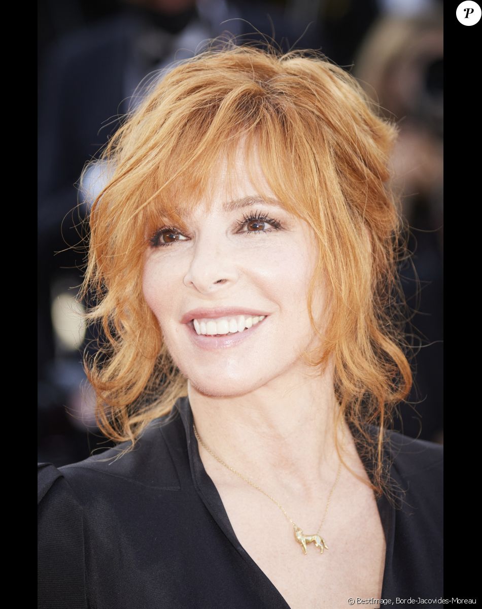 Mylène Farmer - Montée des marches du film " OSS 117 : Alerte rouge en Afrique Noire " lors du 74ème Festival International du Film de Cannes. Le 17 juillet 2021 © Borde-Jacovides-Moreau / Bestimage.
