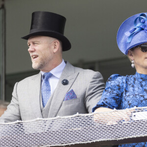 Zara Tindall et son mari Mike - People lors de la course hippique "The Cazoo Derby" à l'occasion du jubilé de platine de la reine d'Angleterre. Le 4 juin 2022 