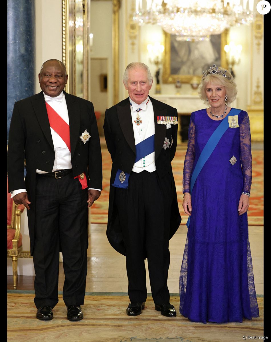 Cyril Ramaphosa, président de l'Afrique du Sud, Le roi Charles III d'Angleterre et Camilla Parker Bowles, reine consort d'Angleterre - Arrivées au Banquet d'Etat organisé au palais de Buckingham, à Londres, pendant la visite d'Etat du président sud-africain au Royaume-Uni le 22 novembre 2022.