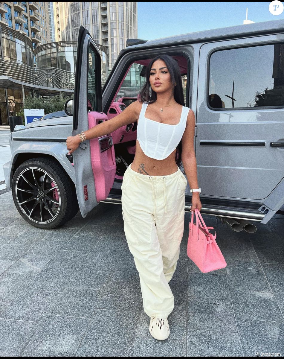 Maeva Ghennam prend la pose sur Instagram