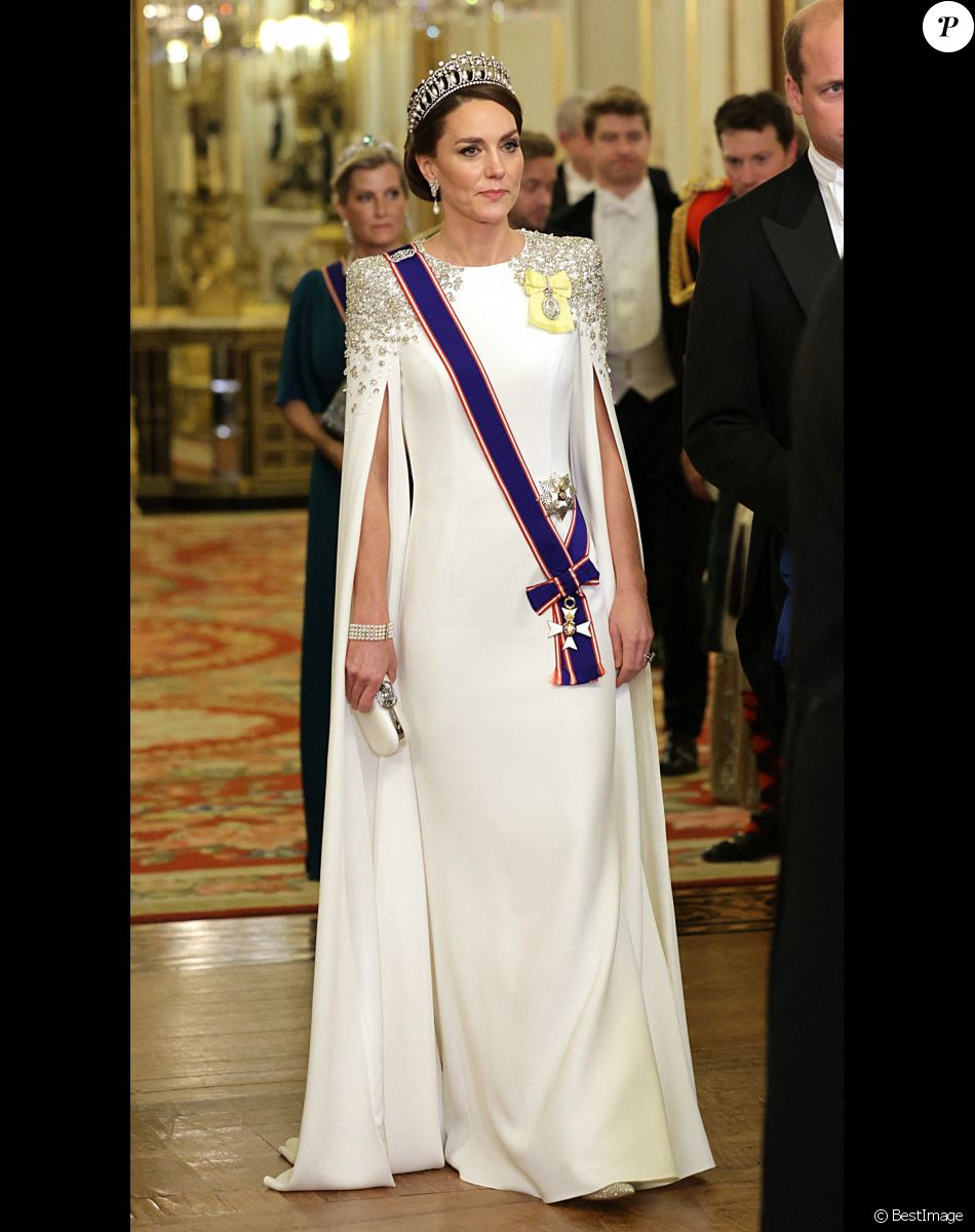 Catherine (Kate) Middleton, princesse de Galles (porte le diadème "Lover's Knot", le préféré de Diana) - Arrivées au Banquet d'Etat organisé au palais de Buckingham, à Londres, pendant la visite d'Etat du président sud-africain au Royaume-Uni le 22 novembre 2022.