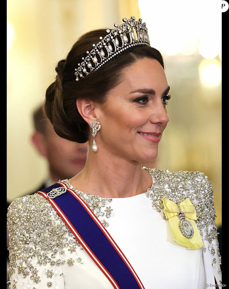 Catherine (Kate) Middleton, princesse de Galles (porte le diadème "Lover's Knot", le préféré de Diana) - Arrivées au Banquet d'Etat organisé au palais de Buckingham, à Londres, pendant la visite d'Etat du président sud-africain au Royaume-Uni le 22 novembre 2022.