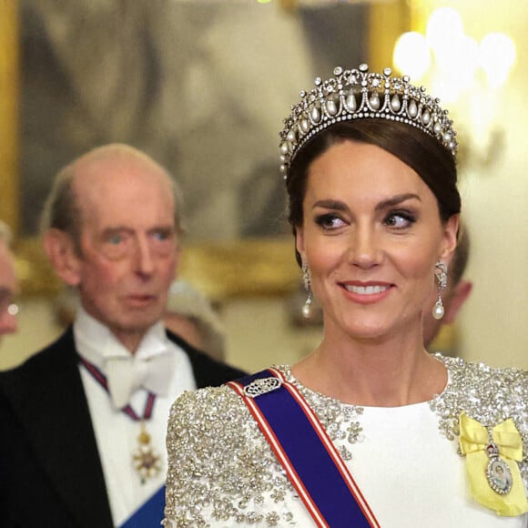 Catherine (Kate) Middleton, princesse de Galles (porte le diadème "Lover's Knot", le préféré de Diana) - Arrivées au Banquet d'Etat organisé au palais de Buckingham, à Londres, pendant la visite d'Etat du président sud-africain au Royaume-Uni le 22 novembre 2022. 