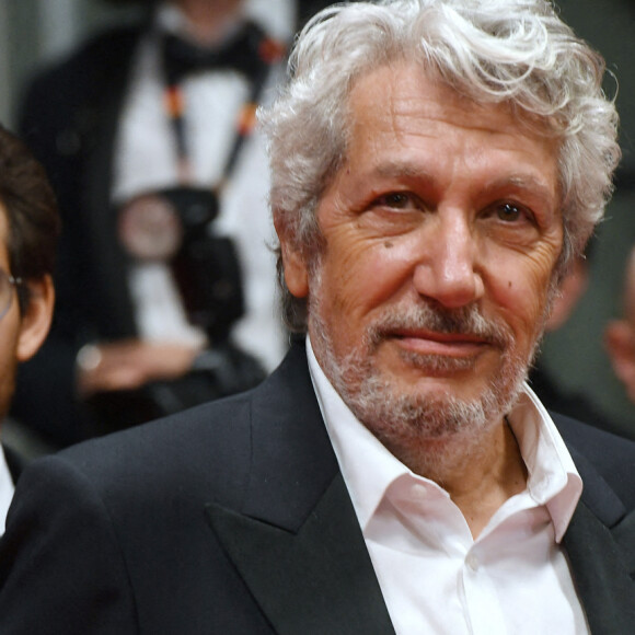 Alain Chabat - Montée des marches du film " Fumer Fait Tousser " lors du 75ème Festival International du Film de Cannes. Le 21 mai 2022 © Giancarlo Gorassini / Bestimage 