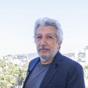 Exclusif - Alain Chabat - Interview par A.Trapenard pour BRUT lors du 75ème Festival International du Film de Cannes. Le 20 mai 2022 © Jack Tribeca / Bestimage 