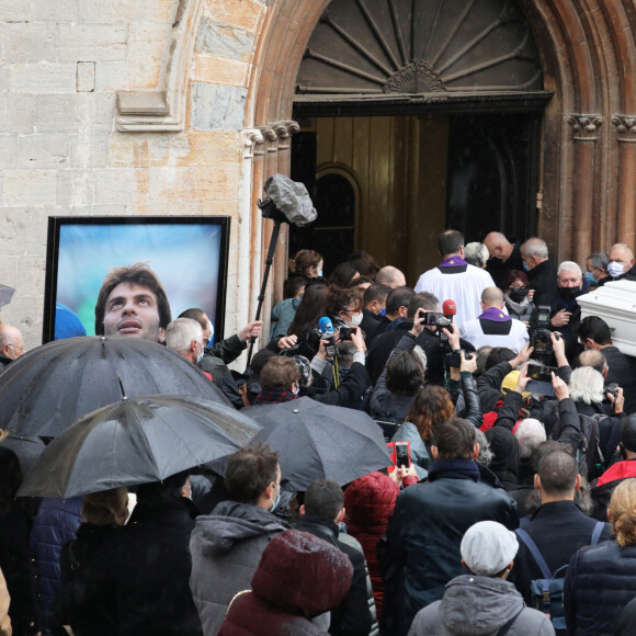 Cercueil arrivée église - Obsèques du rugbyman Christophe Dominici en l'église Saint-Louis de Hyères le 4 décembre 2020 © Franck Muller / Nice Matin / Bestimage