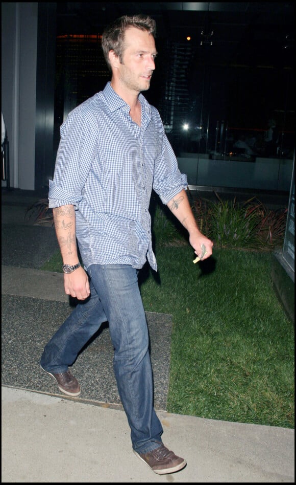 Michael Vartan à la sortie du restaurant Boa Steakhouse à West Hollywood le 6 août 2009