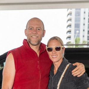 Mike Tindall et sa femme Zara arrivent à leur hôtel à Surfers Paradise, le 27 novembre 2022. 