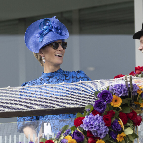 Zara Tindall et son mari Mike - People lors de la course hippique "The Cazoo Derby" à l'occasion du jubilé de platine de la reine d'Angleterre. Le 4 juin 2022 