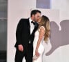 Ben Affleck et Jennifer Lopez se sont mariés, dix-sept ans après la rupture de leurs fiançailles ! Retour sur leur mariage fastueux, mais pas exempt de galères.