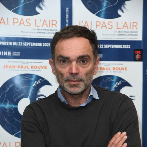 Exclusif - Yann Moix - Personnalités à la première du spectacle de Jean-Paul Rouve "J'ai pas l'air" au Théâtre Antoine à Paris. Le 22 septembre 2022 © G.Gorassini-B.Rindoff Petroff / Bestimage