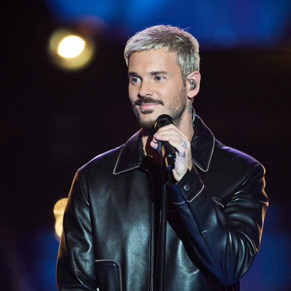 Exclusif - M. Pokora (Matt Pokora) - Enregistrement de l'émission "La fête de la Chanson française" à Paris, diffusée le 29 novembre sur France 2. Le 7 novembre 2022 © Cyril Moreau-Veeren / Bestimage On a tous en nous une chanson liée à l'enfance, à la première rencontre, au premier baiser, une chanson pour rire et une pour pleurer. La fête de la chanson française célèbre ces chansons-souvenirs qui nous font tous vibrer. L.Thilleman, accompagnée d'A.Manoukian au piano, vous invite à une soirée de fête autour des chansons de nos vies. Les plus grands artistes de la scène musicale française se retrouvent pour des moments uniques de musique, des rencontres, des impros, des duos et des reprises inoubliables. Cette année, une nouveauté puisque les artistes partagent leur plaisir, leur trac et leurs émotions avec le public lors des répétitions et dans les coulisses de l'émission. Au programme de cette soirée de fête, il y aura notamment : Une ouverture inédite avec la présence exceptionnelle de M.Polnareff. Un moment de fête autour de K.Girac et ses amis guitaristes Une surprise émouvante pour Zazie Des séquences musicales exclusives avec B.Biolay, Grand Corps Malade et J.Armanet Un hommage à C.Aznavour à l'occasion du 5e anniversaire de sa disparition Des découvertes musicales avec Adé, E.Peters, Santa... Et bien sûr les anecdotes incontournables d'A.Manoukian ! 