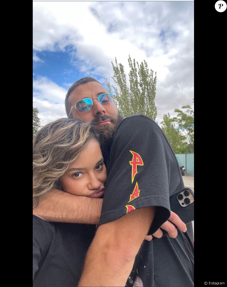 Karim Benzema et sa compagne, une rare photo postée par le mannequin sur Instagram le 24 novembre 2022.
