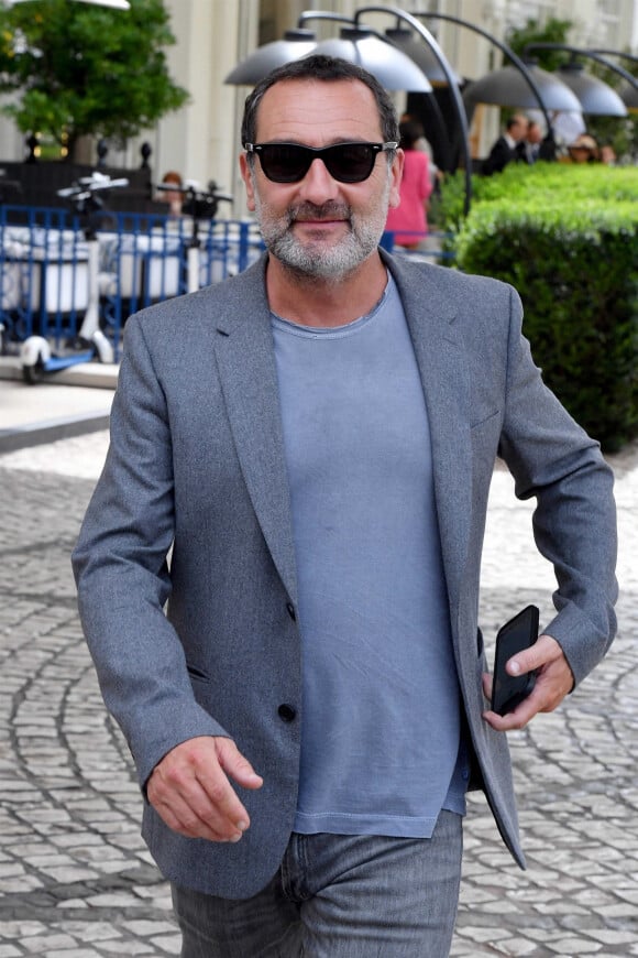 Gilles Lellouche arrive à l'hôtel "Martinez" lors du 75ème Festival International du Film de Cannes, France, le 23 mai 2022. 