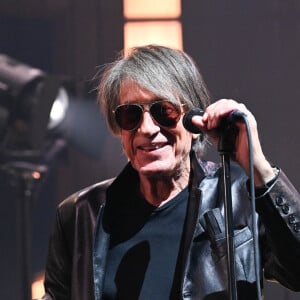 Jacques Dutronc et Thomas Dutronc en showcase de leur tournée "Dutronc & Dutronc" au Centre Evénementiel de Courbevoie le 11 avril 2022. © Coadic Guirec/Bestimage