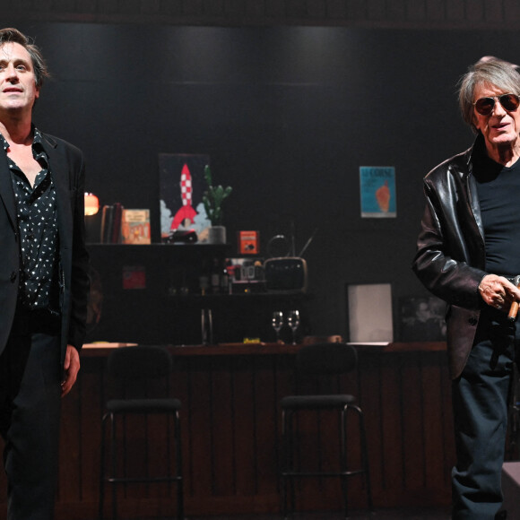 Jacques Dutronc et Thomas Dutronc en showcase de leur tournée "Dutronc & Dutronc" au Centre Evénementiel de Courbevoie le 11 avril 2022. © Coadic Guirec/Bestimage