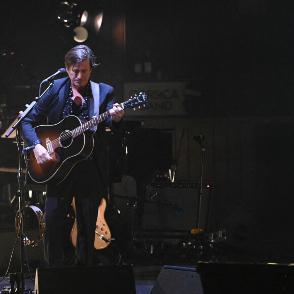 Jacques Dutronc et Thomas Dutronc en showcase de leur tournée "Dutronc & Dutronc" au Centre Evénementiel de Courbevoie le 11 avril 2022. © Coadic Guirec/Bestimage