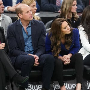 Le prince de Galles William et Kate Catherine Middleton, princesse de Galles, lors du match de basket "Boston Celtics vs Miami Heat" à Boston. Le 30 novembre 2022 