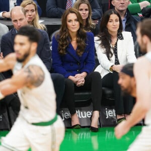 Le prince de Galles William et Kate Catherine Middleton, princesse de Galles, lors du match de basket "Boston Celtics vs Miami Heat" à Boston. Le 30 novembre 2022 