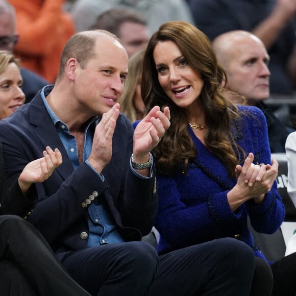 Le prince de Galles William et Kate Catherine Middleton, princesse de Galles, lors du match de basket "Boston Celtics vs Miami Heat" à Boston. Le 30 novembre 2022 