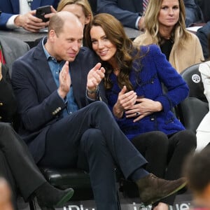 Le prince de Galles William et Kate Catherine Middleton, princesse de Galles, lors du match de basket "Boston Celtics vs Miami Heat" à Boston. Le 30 novembre 2022 