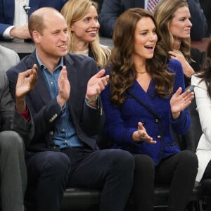 Le prince de Galles William et Kate Catherine Middleton, princesse de Galles, lors du match de basket "Boston Celtics vs Miami Heat" à Boston. Le 30 novembre 2022 